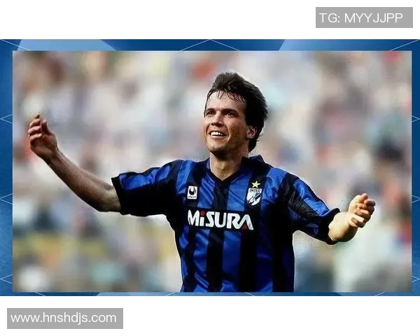 足球场上的14号传奇球员盘点与背后故事揭秘